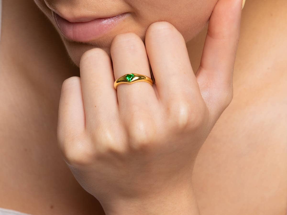 Amia Emerald Dome Gold Ring: Emerald