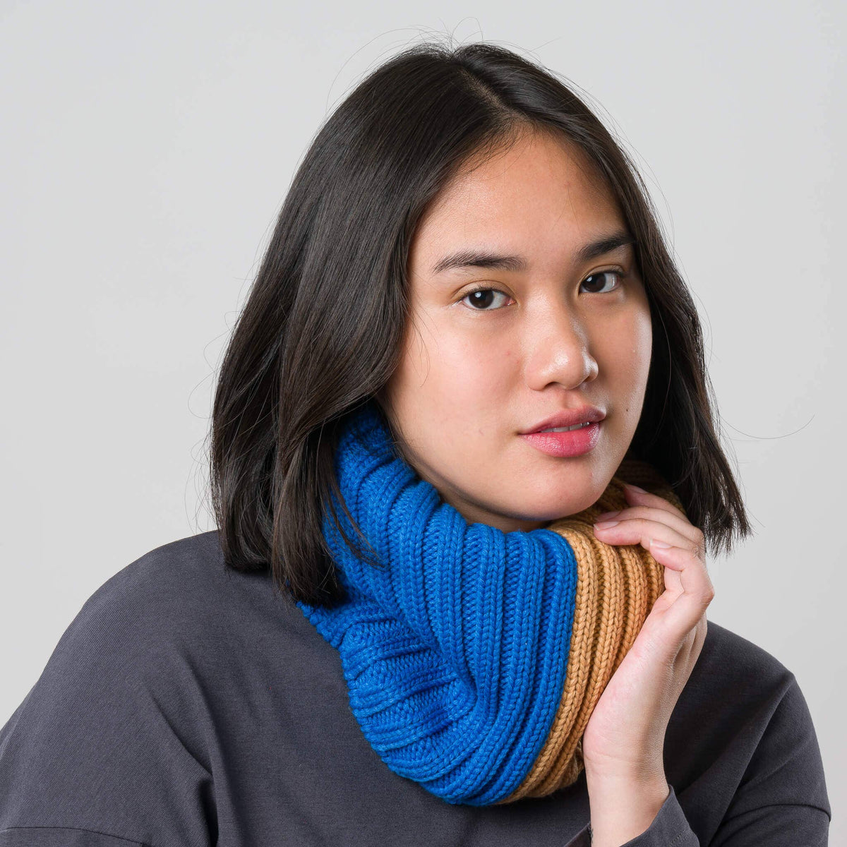 Chunky Colorblock Knit Snood: Cobalt