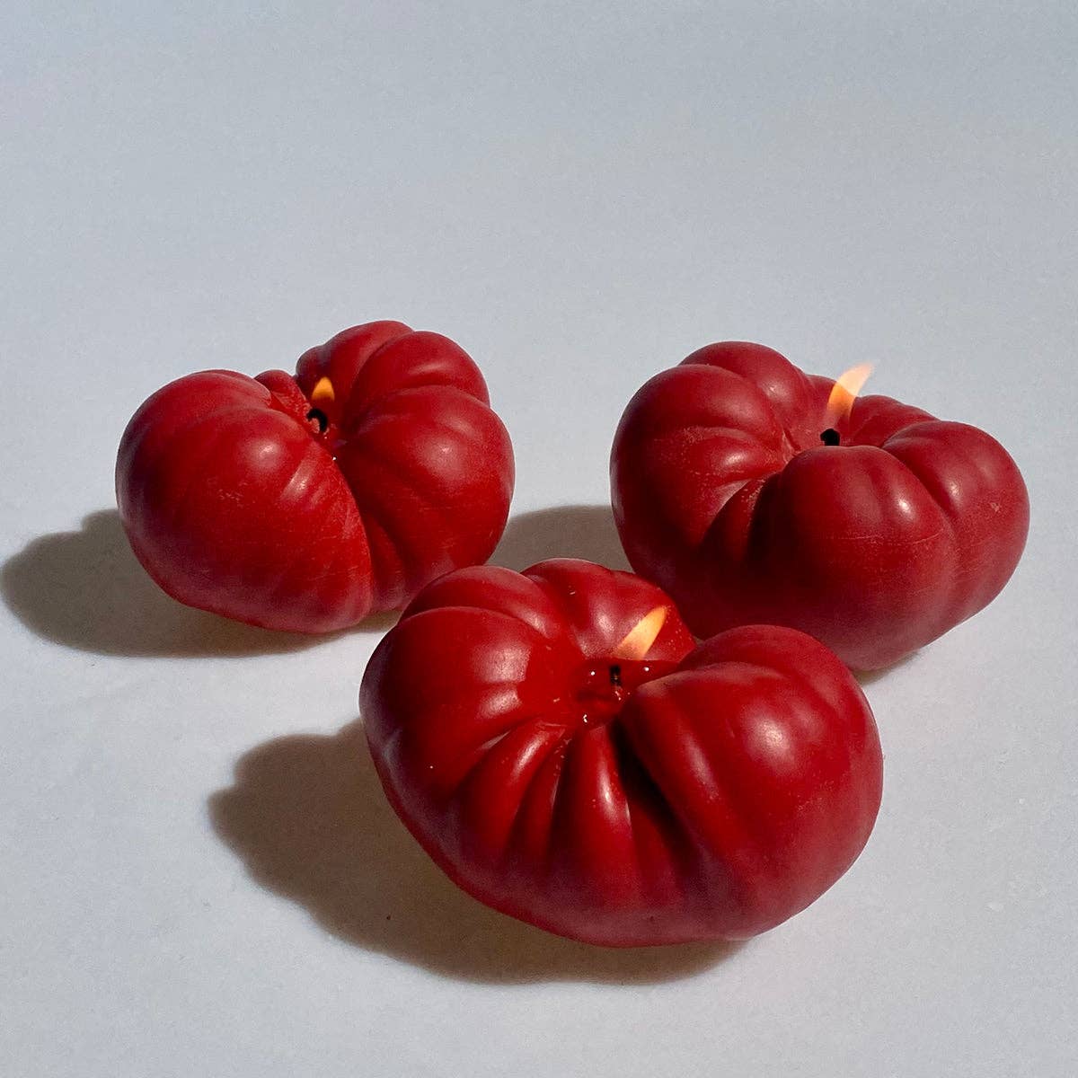 Heirloom Tomato Candle - Red: Red / Tomato Leaf / Single Tomato