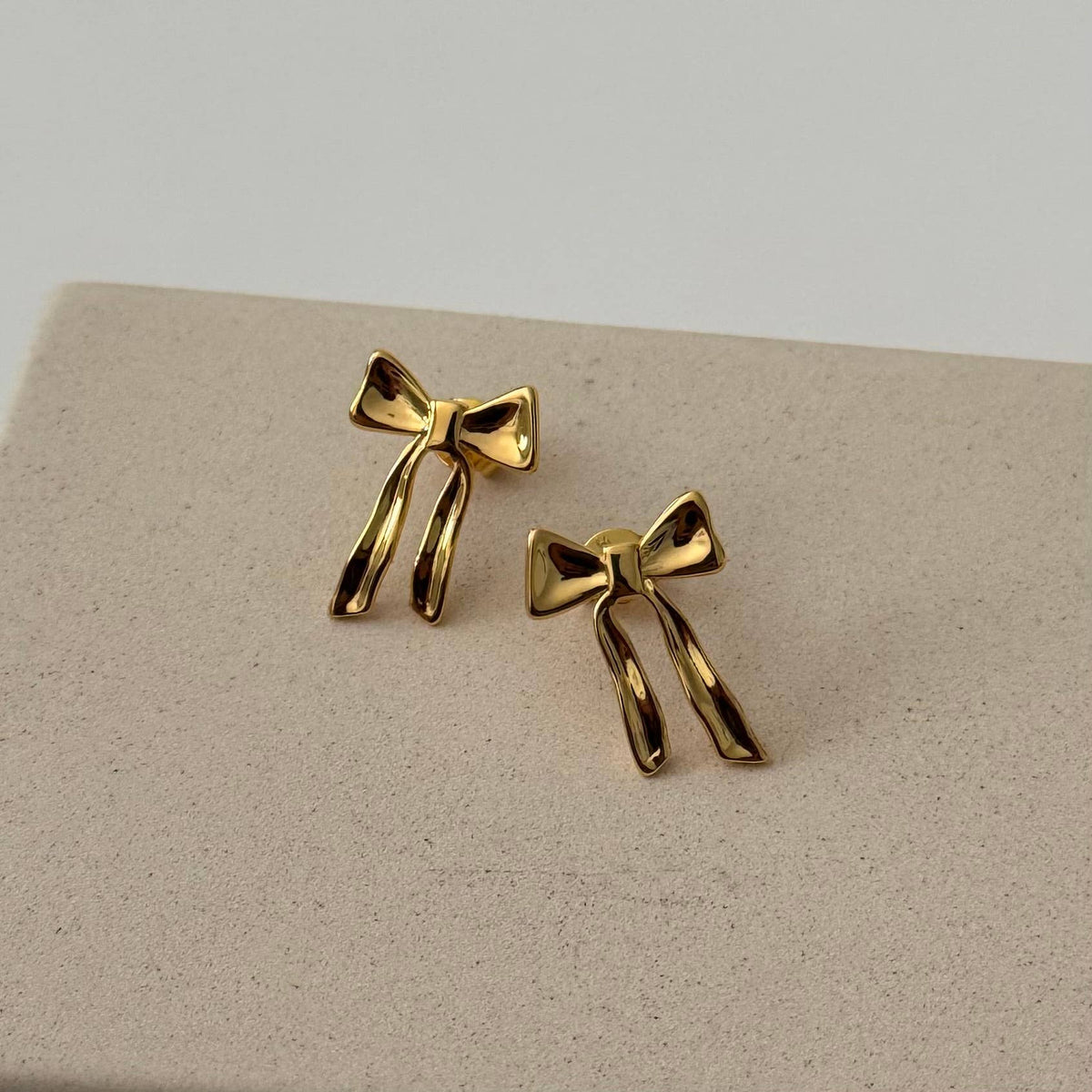 Yasmine Bow Stud Single