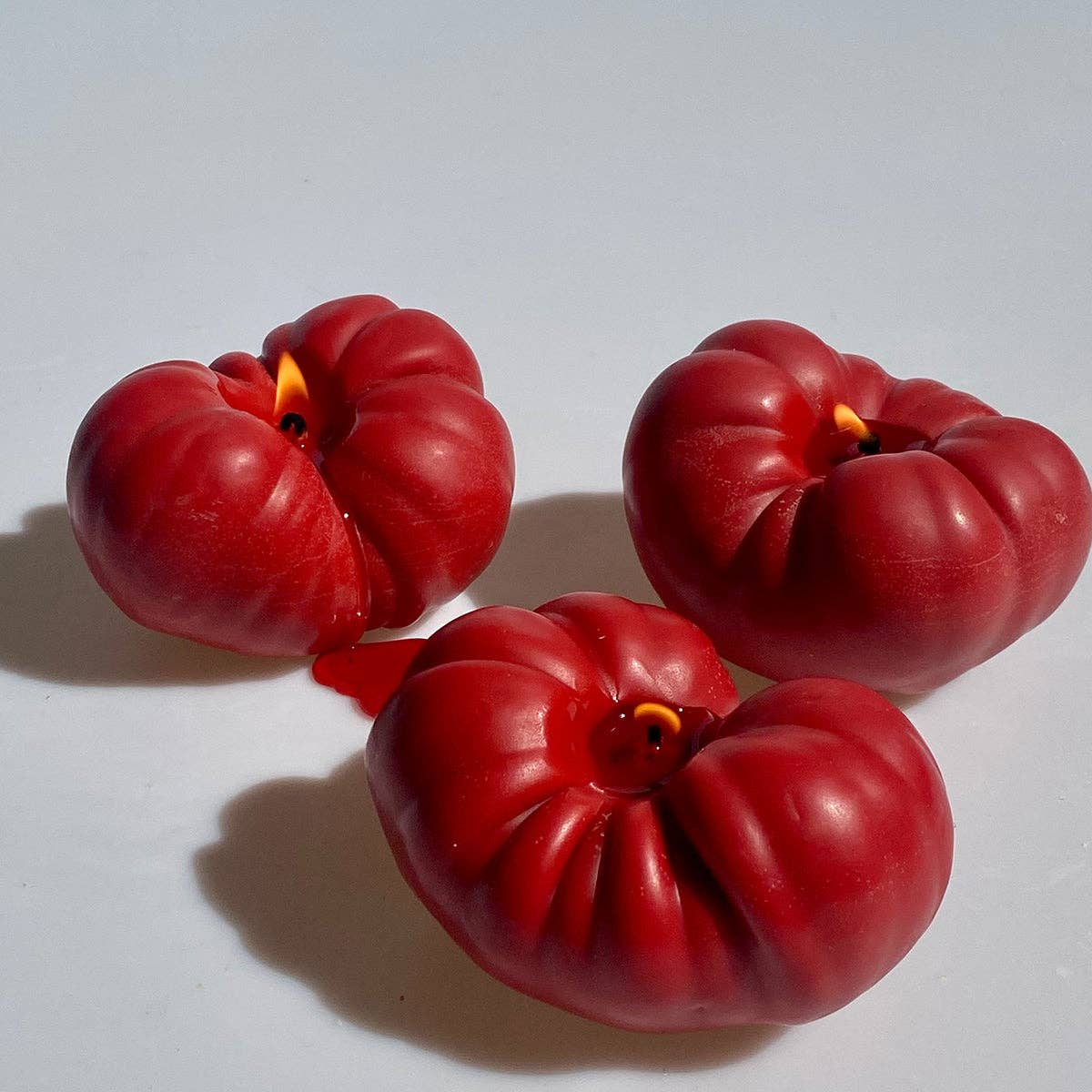 Heirloom Tomato Candle - Red: Red / Tomato Leaf / Single Tomato